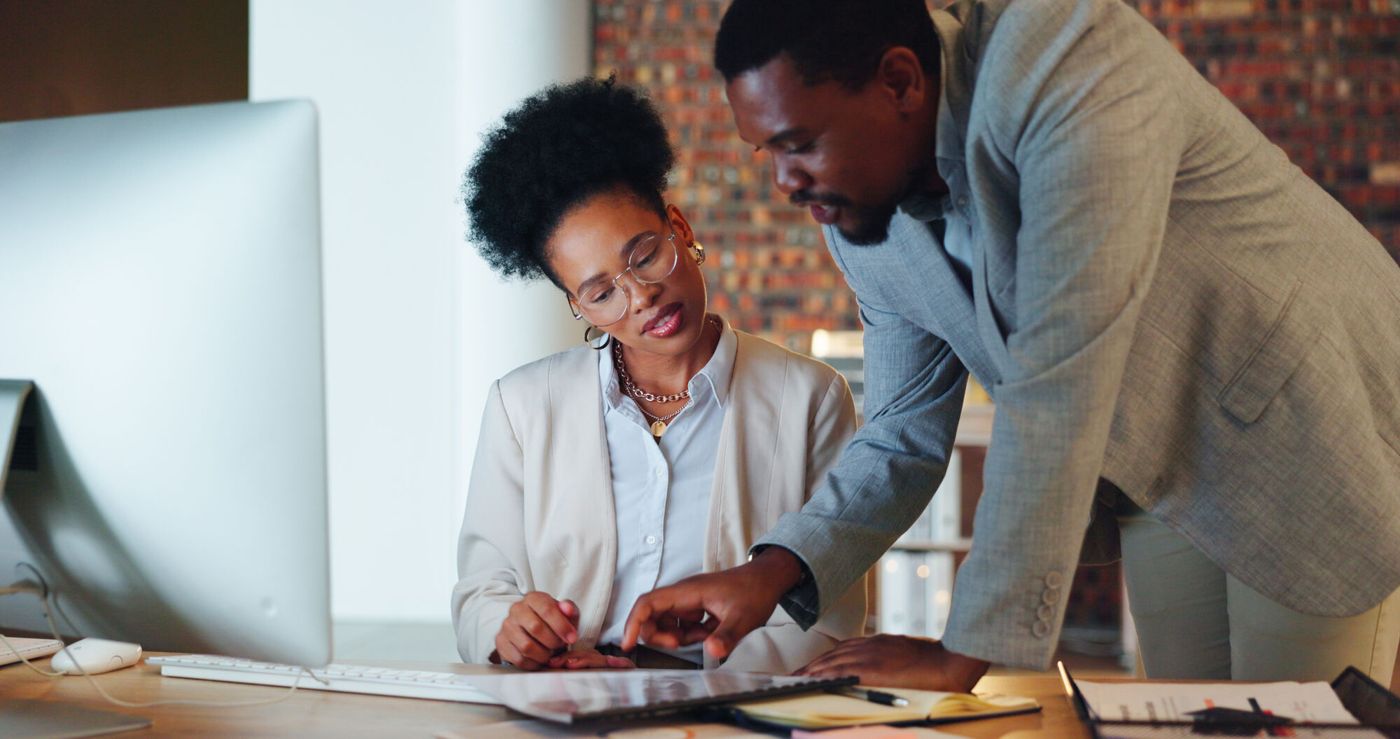 Business advisor with client
